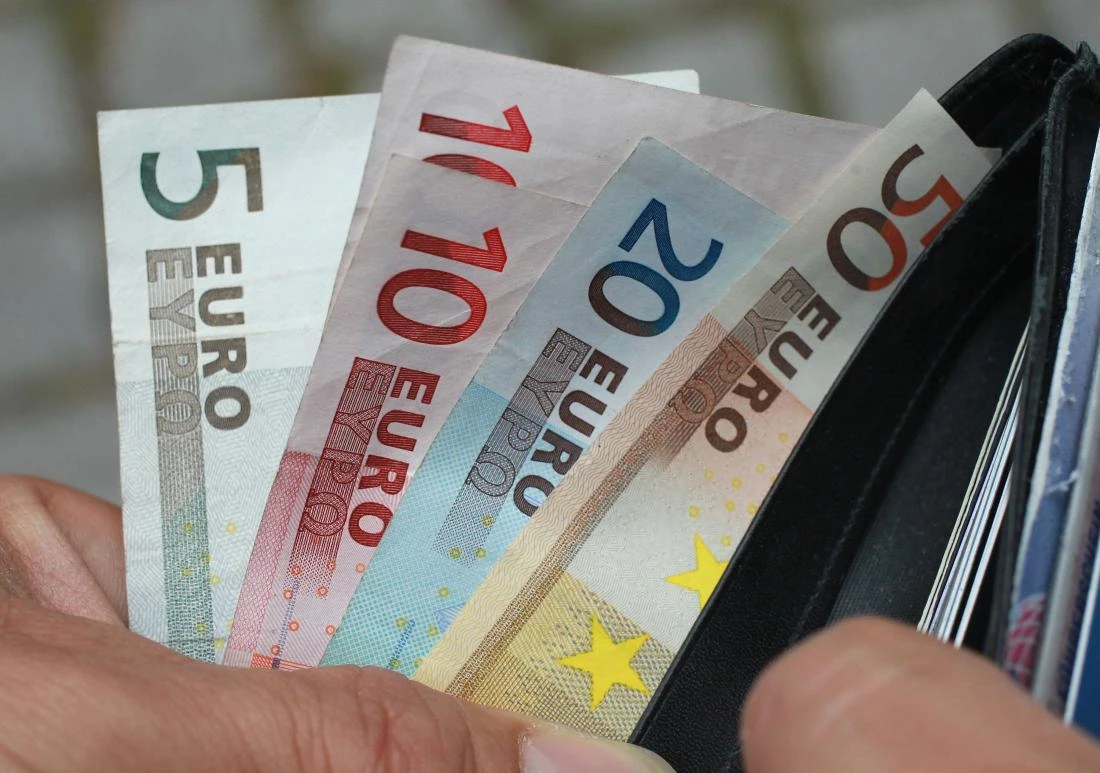 Αναδρομικά: Πώς θα τα λάβουν ένστολοι, δικαστικοί και πανεπιστημιακοί